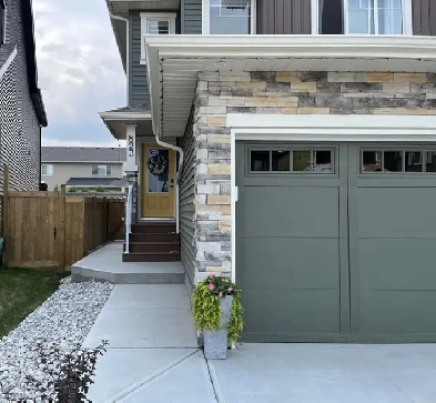 1 Bed 1 Bath Fully Furnished Basement Suite - Former Showhome! Image# 3