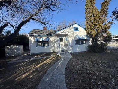 $2,600 / 3br – Downtown House Move in Ready (Downtown Kelowna) Image# 4