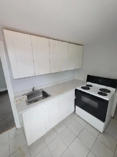 ALL UTILITIES INCLUDED: Bright, Beautiful, 2 Bed, 1 Bath Appt Image# 2
