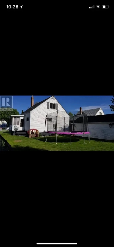4 Bedroom House For Rent in Sarnia Image# 2