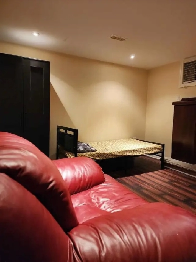 MASTER BEDROOM FOR RENT Image# 2