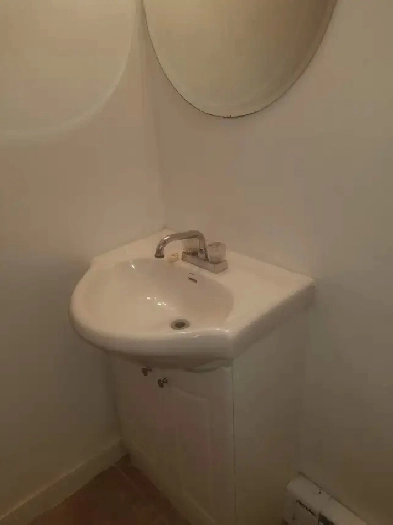 Logement 2 et demie. Bachelor de duplex Image# 1