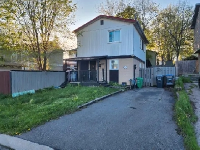 Detached home $499,000 Brampton Great for contractors and fixer Image# 1