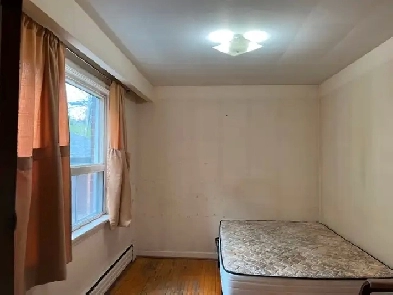 $750 Nice room for rent in Downtown Toronto city Image# 1