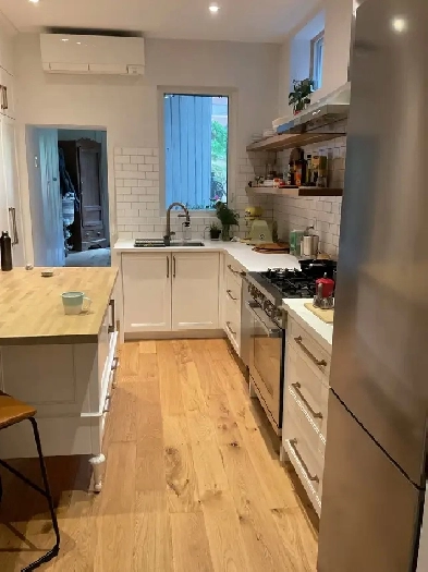 Totally renovated 2 bdrm flat in trendy junction. Image# 1