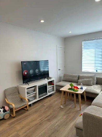 $1800 - 2 Bedroom - 1 Bath - Renovated Upper Duplex - Central Image# 4