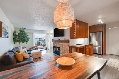 !! Stunning Condo For Sale In the Fraser Community !! Image# 1