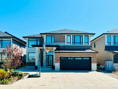Riverside South 4000 sqft Luxury Furnished Home with Park Views Image# 15