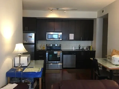 Private Ensuite Master Bedroom for Rent in Downtown Toronto Image# 2