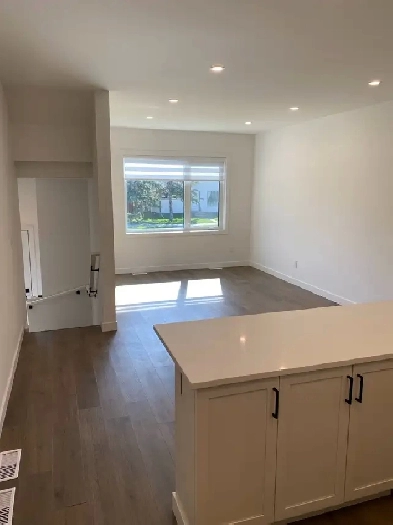 Sunny 3 bedrooms 2.5 bathrooms duplex for rent Image# 9