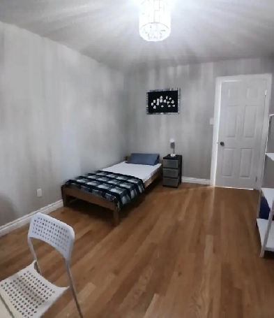 UPPER LEVEL ROOM FEMALE ONLY Image# 7