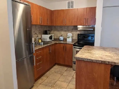 Furnished one-bedroom apt, Gerard and River, TTC505/506, June 1 Image# 3