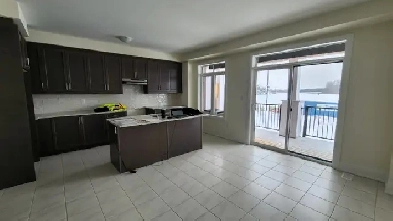 5 Bedroom townhouse available for rent near Mount Pleasant GO Image# 3