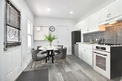 RENOVATED 3 Beds 1 Bath 2211 Aylwin LARGE BALCONY Image# 9