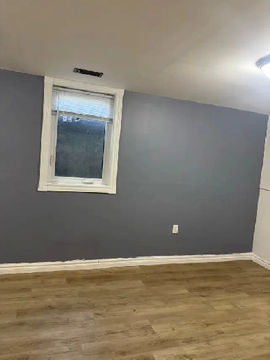 Big bedroom for students to rent Image# 4