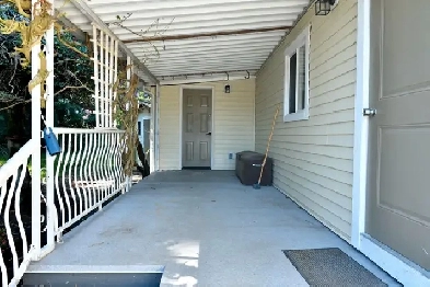 Mobile Home on Metral Drive Image# 3