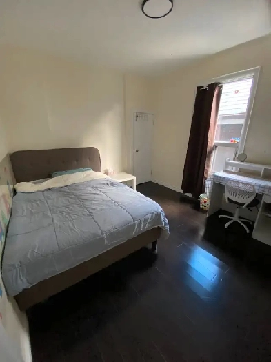 Cozy room in eastyork available from June 1st,$950/month Image# 4