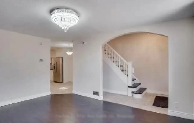 BEAUTIFUL HOME FOR RENT WITH UPGRADES, PARKING, & BACKYARD Image# 2
