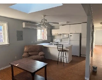 Two bedroom in the upper beach with parking! Image# 3