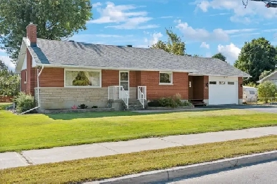 RICHMOND Ontario Residential/Commercial Zoned Bungalow Image# 2
