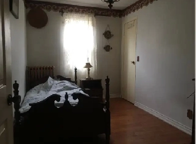 BEDROOM AVAIL NOW/JUNE 1 $700 Image# 1