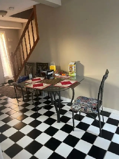 $800 1 bed shared home furnished! 905-213-9555 Image# 1