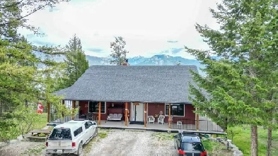 Panoramic Lake Windermere Views from this retreat on 2.5 Acres Image# 4