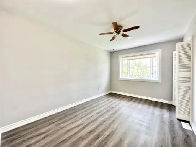 MAIN - 3 HEATHERINGTON DRIVE (Pharmacy & Sheppard intersection) Image# 3