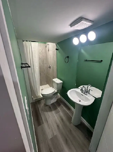 2 bedroom and 1 bathroom basement for rent Image# 7