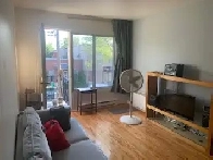 Métro Fabre, grand 3 1/2 chambre fermée, balcon, electros inclus Image# 1