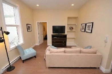 Pet Friendly 2 Bedroom Suite Near Downtown Image# 3