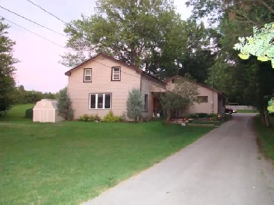 2 Bedroom house, Large Kitchen, full unfinished basement Image# 4