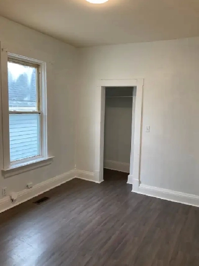 Freshly painted 1 bedroom apt for rent Image# 6