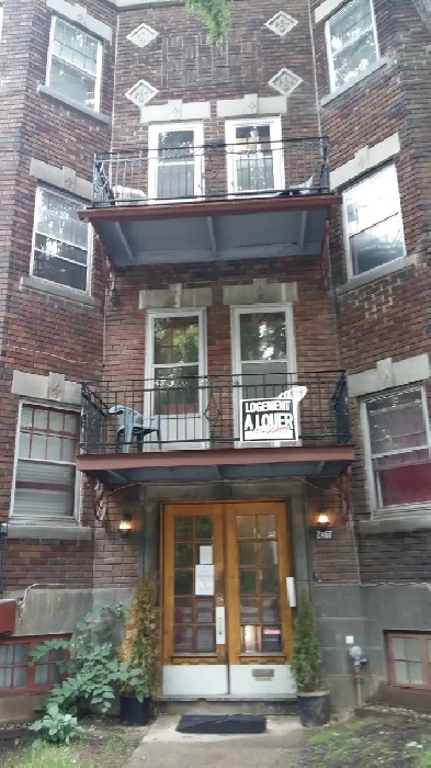 Furnished Room TV  Wifi HS All fees included   living room UdeM Image# 1