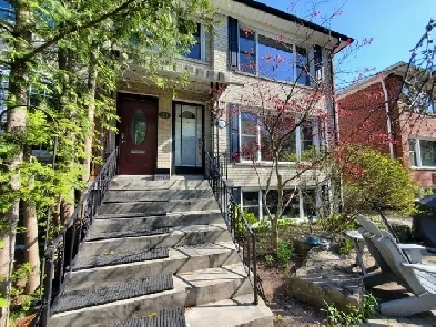 Facing Park Massive Window- Lower Triplex Beaches Image# 1