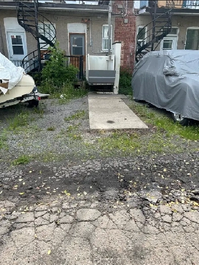 Outdoor parking- Lachine- Stationnement extérieur Image# 1