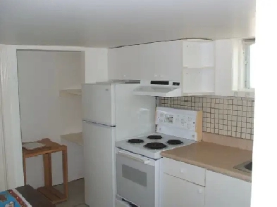 studio meublé Metro Côte Vertu Image# 1