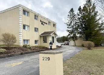 2 Bedroom Condo in Southampton Image# 2