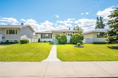 Vibrant 3 Bedroom House (Main Floor) with double car garage Image# 7