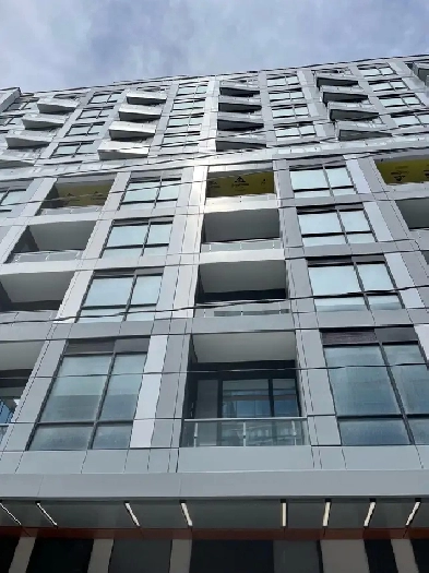 Bright & Modern Downtown Apartment Image# 9