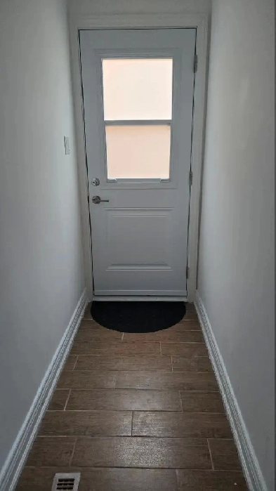 Yonge and H7 basement for rent Image# 2