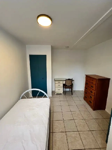 Chambre a louer St-Hyacinthe 1er juin près hopital Image# 8