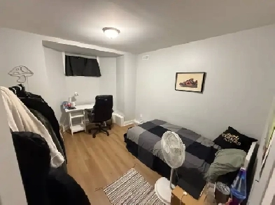 June-July 2025 Private Room Sublet - Downtown Toronto Image# 5