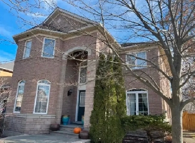 Private Room Available June 1st, Upscale N Mississauga Home Image# 1