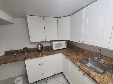 1 Room for Rent | 10-Min Walk to Seneca College, North York Image# 4