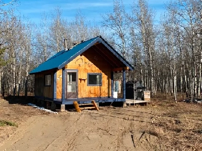 Off-grid cabin - 25 minutes north of Whitehorse Image# 3