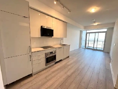 Brand New Abeja 1 Den Condo for Lease with Parking Image# 3