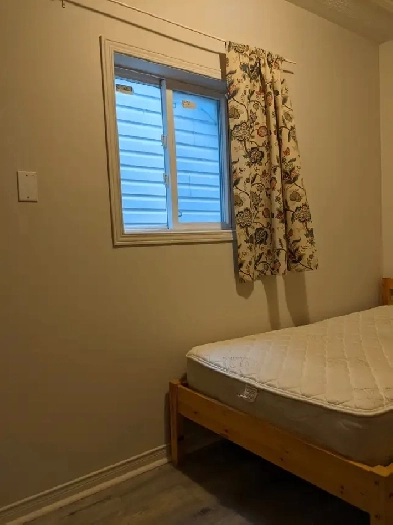 For Male 3rd flr Bright Furnished Room Parking @York University Image# 7
