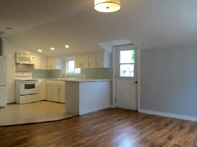 PET OK, QUIET & CLEAN, LARGE 2 BDRMS RENO, 6 APPLIANCES,WEST END Image# 5