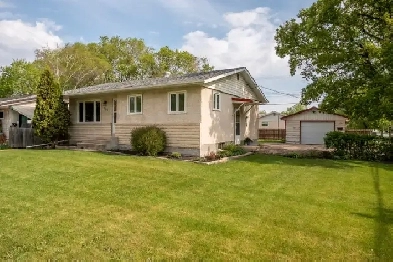 Solid Bungalow in Selkirk! Image# 1